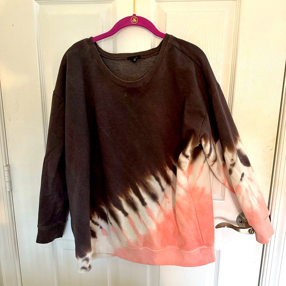 Women’s sweatshirt. This sweatshirt was owned by Mollie of 90 Day fiancé. Worn 1